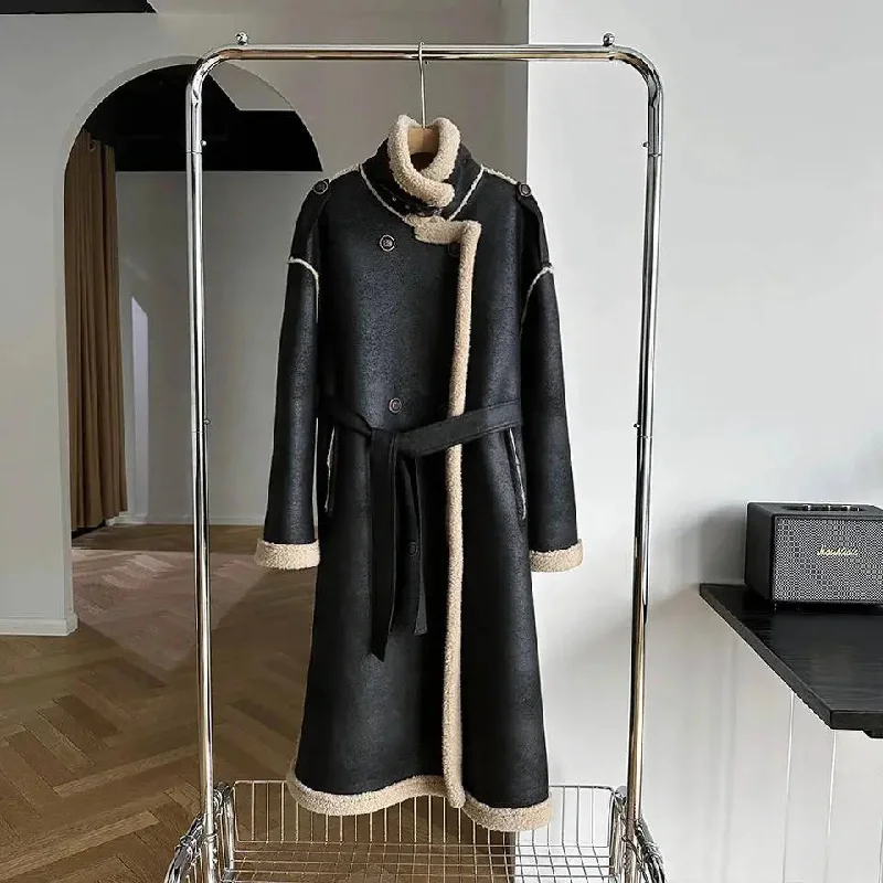 Daily Specials Winter luxury: a long faux leather coat lined with real shearling for maximum warmth and style Daily Specials Winter luxury: a long faux leather coat lined with real shearling for maximum warmth and style