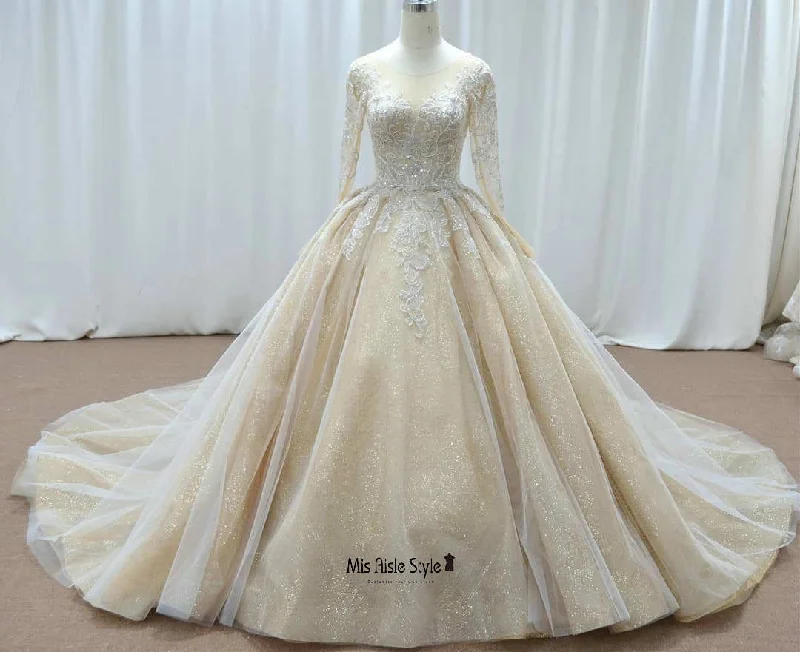 classic fit-and-flare dressclassic fit-and-flare dressBall Gown Long Sleeves Sparkle Gold Wedding Dress