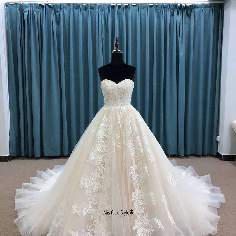 form-fitting dressform-fitting dressBall Gown Sweetheart Neckline Wedding Dress